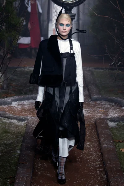 Look 25